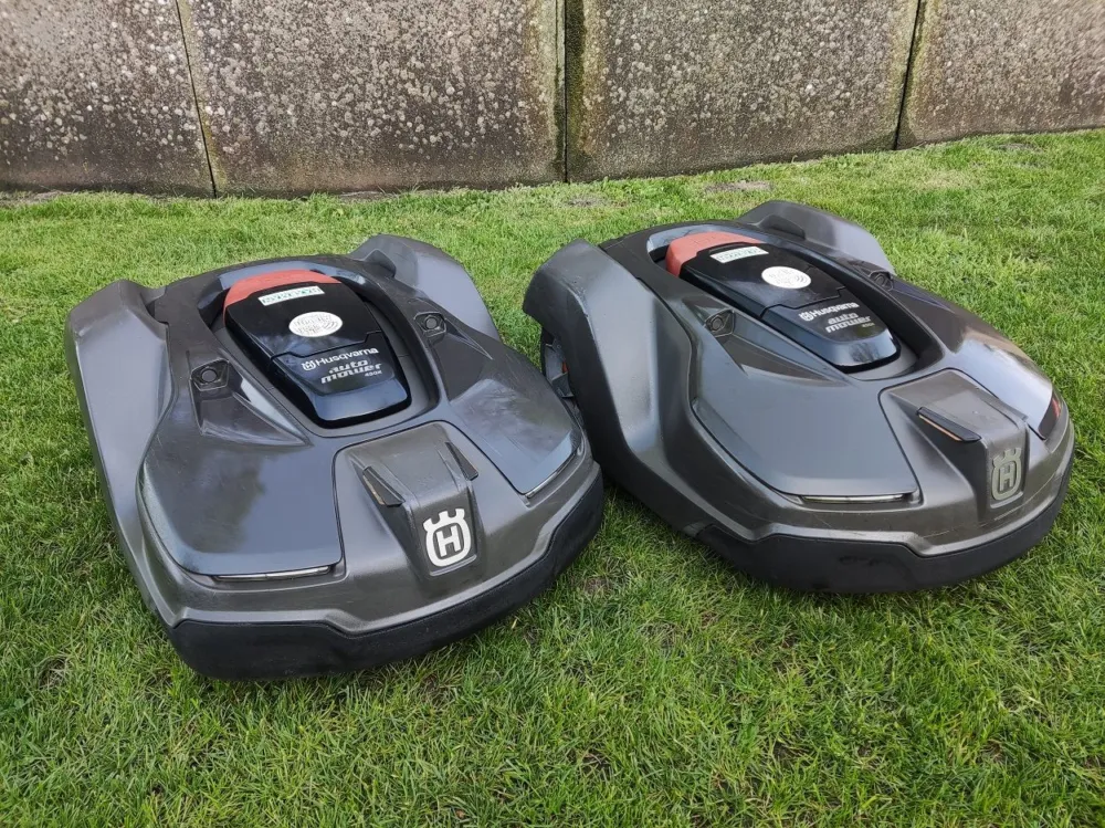 2 Husqvarna Automowers (type 450X, 5.000 m2. i.z.g.s.) Lage Kosten