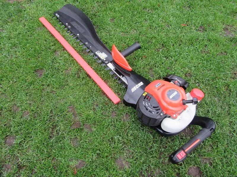 ECHO heggenschaar (type HC-133ES, 23,6 cc., 72,7 cm. nieuw) Fabrieksprijs